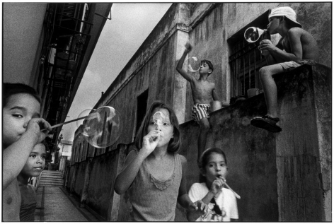 Ernesto Bazan, Cuba, Fidel Castro, Havana, Children, 1998, Sous Les Etoiles Gallery, New York