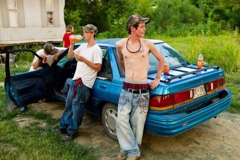Magdalena Solé, Mississippi Delta, Blue Car and Teens, Crowder, 2010, Sous Les Etoiles Gallery