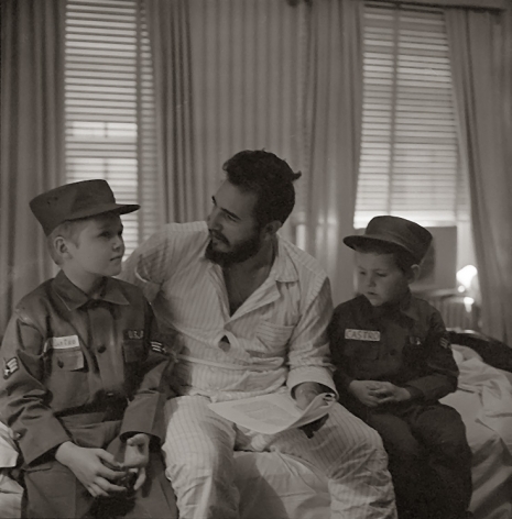 Alberto Korda, Fidel Castro in America, 1959, American children, Sous Les Etoiles Gallery