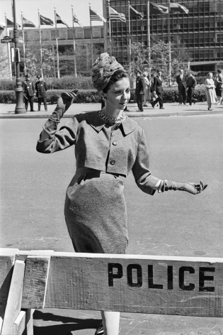 Alberto Korda, Model posing on the streets of New York, Wednesday, April 22, 1959 , Sous Les Etoiles Gallery