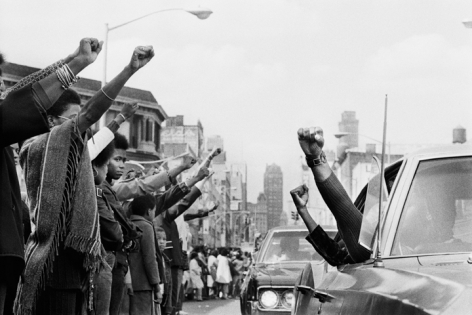 Jean-Pierre Laffont, Attica Funerals people holding the Black Panther salute, Bronx, 1971
