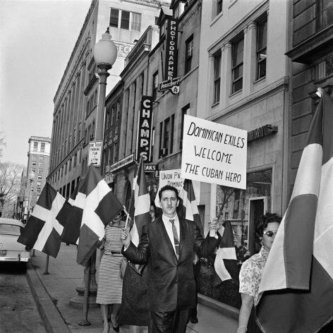Alberto Korda, Dominican exiles supporting Fidel Castro’s visit to the US, Washington, Thursday, April 16, 1959, Sous Les Etoiles Gallery