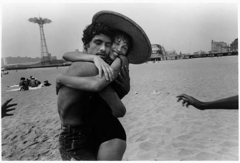 Sous Les Etoiles Gallery, The hug; Closed Eyes and Smile, Harvey Stein, Coney Island